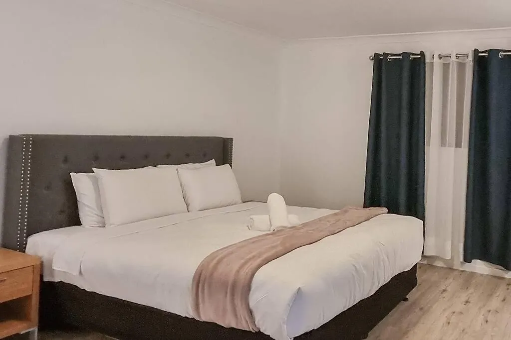 Wishart 1Bed 1Bath Tiny, Quiet House W Parking Apartment Brisbane 0*,